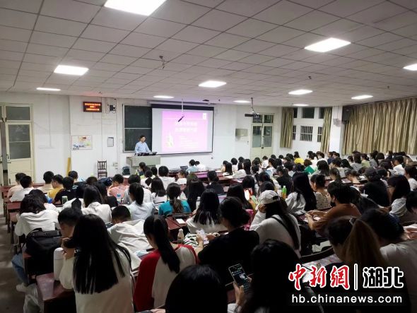 朱正明走进必赢中国官方网站讲述关公文化 朱正明走进必赢中国官方网站讲述关公文化